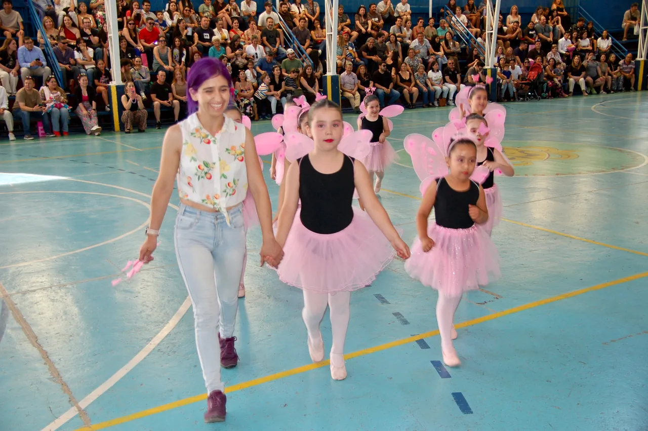Actividad artística de estudiantes del colegio
