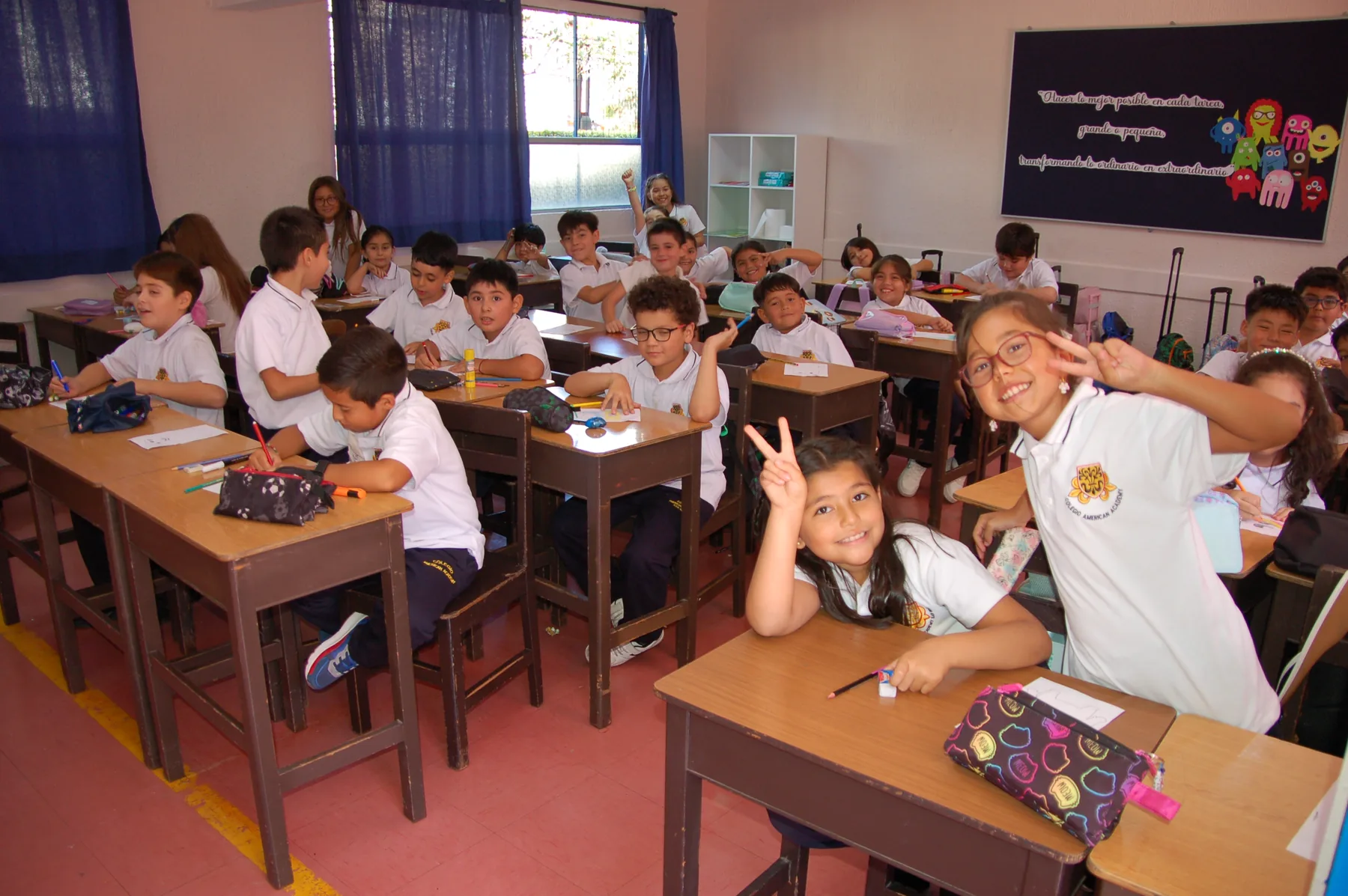 Niños y niñas de American Academy compartiendo sus primeros días de clases